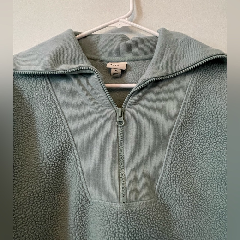 XL blue quarter zip pull over